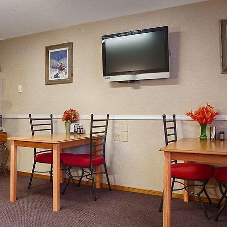 U-Bar Motel Canistota Bagian luar foto