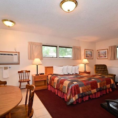 U-Bar Motel Canistota Bagian luar foto