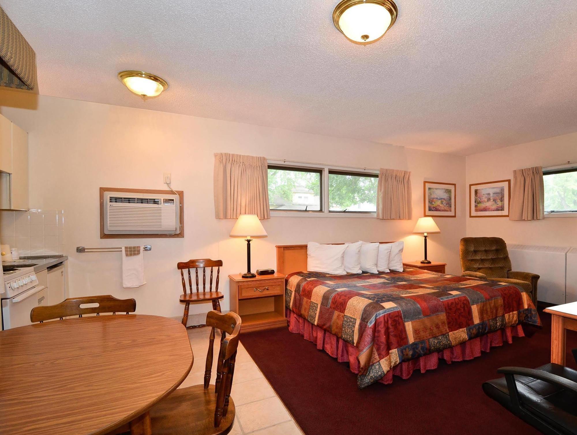 U-Bar Motel Canistota Bagian luar foto